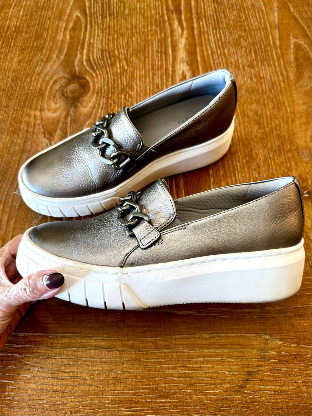 Naturalizer Daphne metallic pewter slip on sneakers 8M - Picture 3 of 14